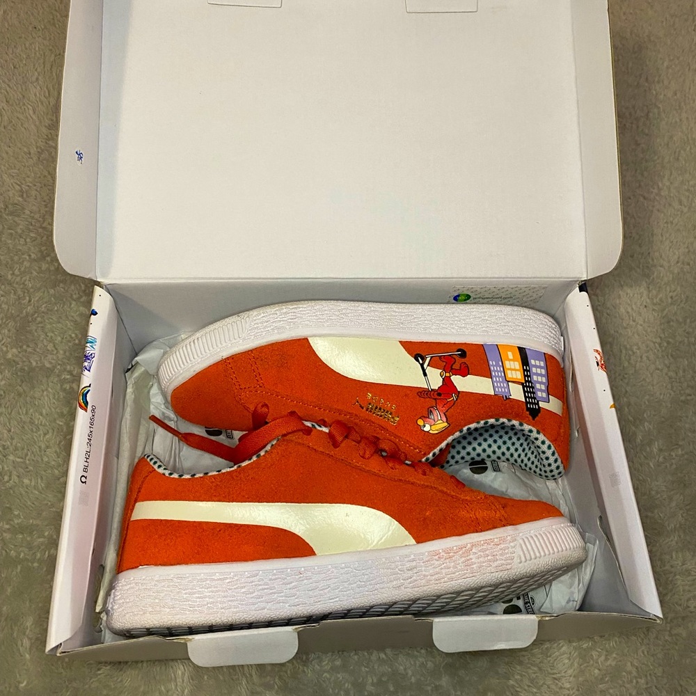 The cutest Elmo sneakers!